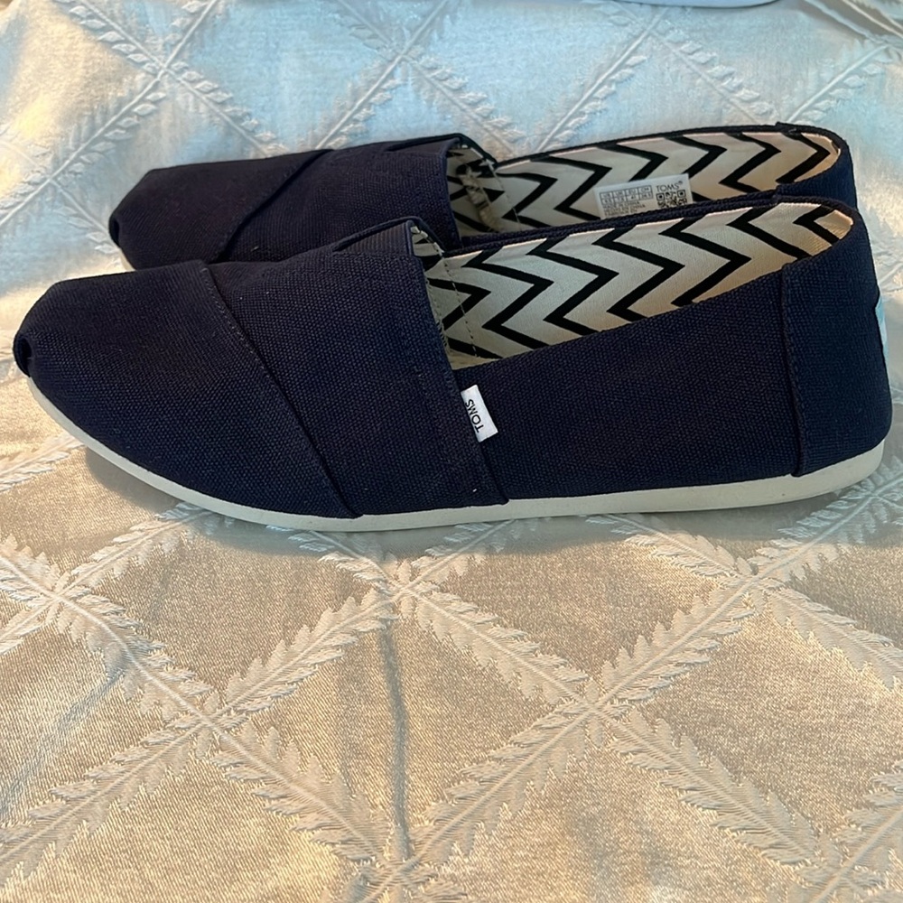 TOMS Women's, Alpargata  Slip-On - size 9.5 Blue